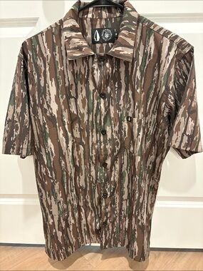 Short-Sleeve Button-Down Shirt in Brown & Green Camo
